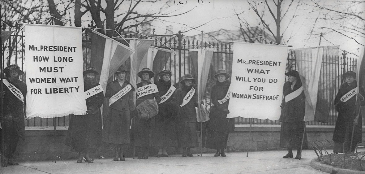 Black-and-white photo of women suffragists picketing in front of the White house