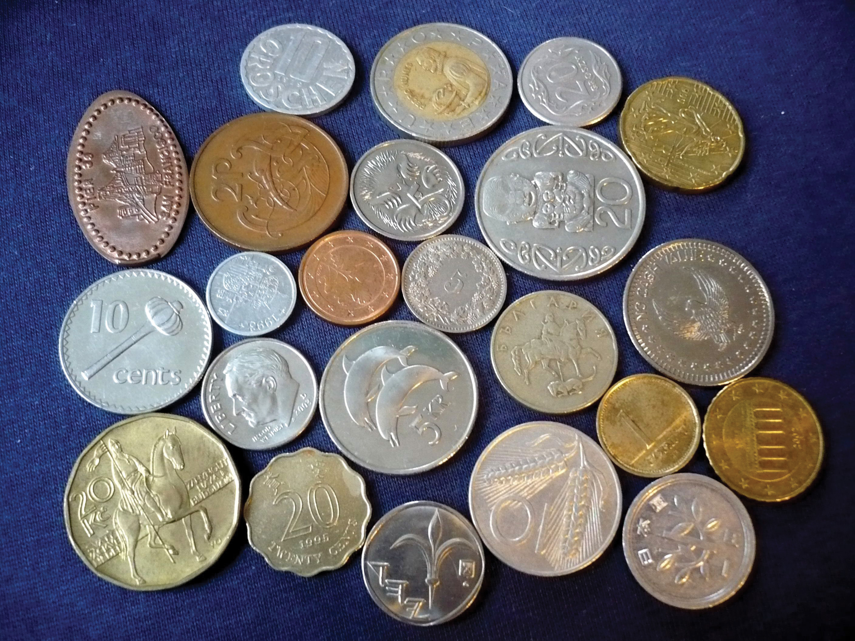 Some token. Монеты. Монеты и банкноты. Разные монеты. Монеты разных валют.