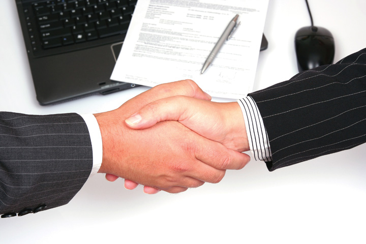Chuyển loại hình doanh nghiệp cần ký lại hợp đồng với khách hàng?