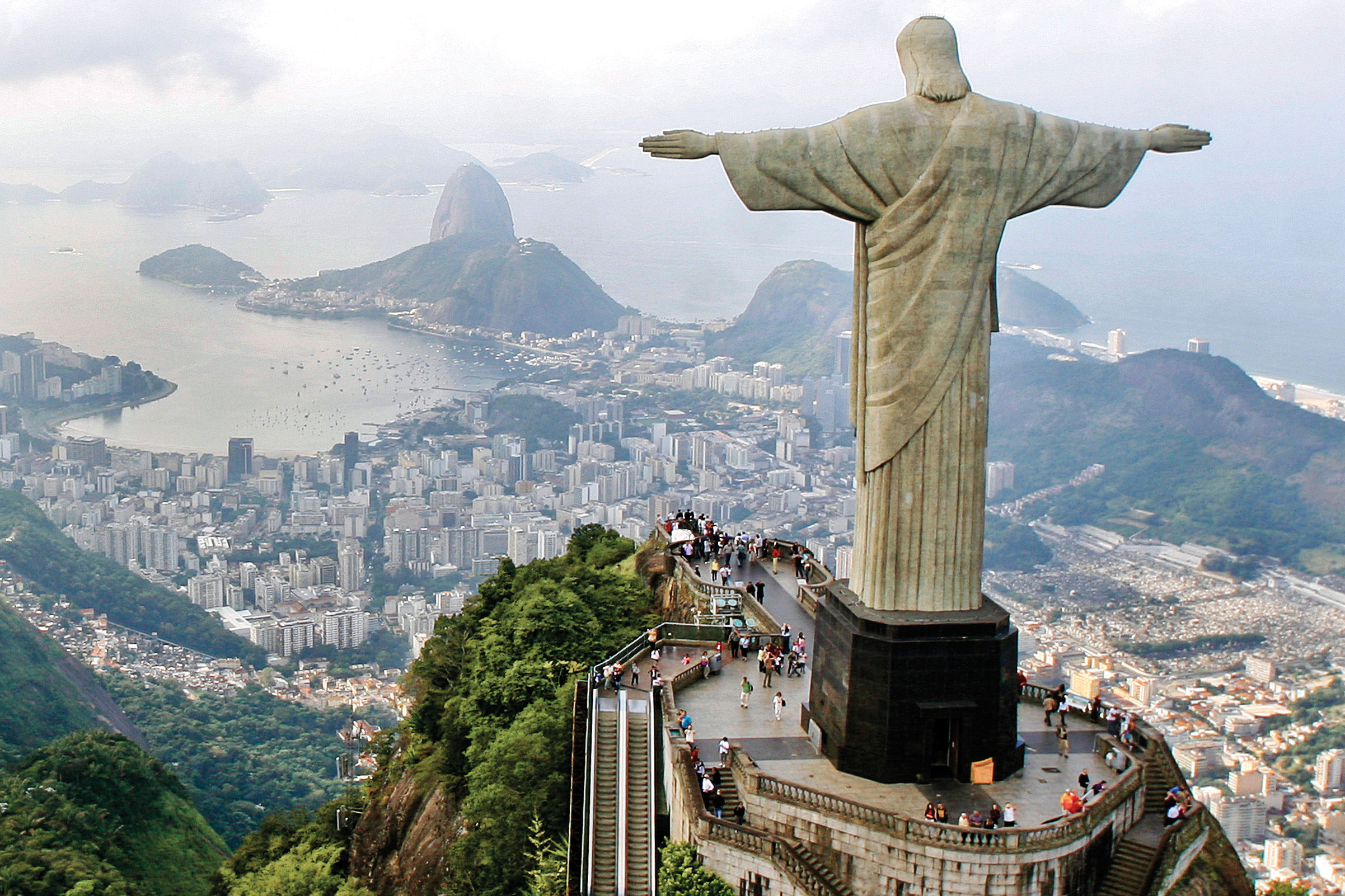 Rio d. Статуя Христа в Рио-де-Жанейро. Статуя Христа-Искупителя в Рио-де-Жанейро, Бразилия. Христос Искупитель Рио де Жанейро. Бразилия статуя Христа Спасителя.